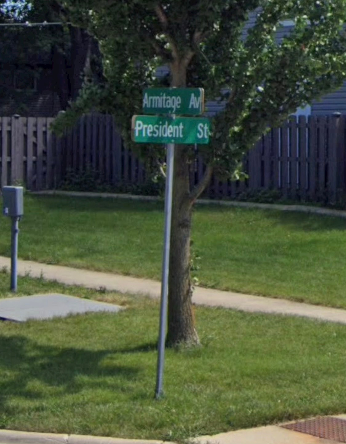 Armitage Av and President St street signs.